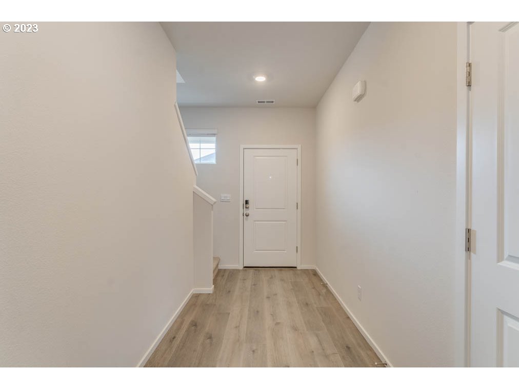2642 26th Loop Springfield, OR 97477 - Photo 11 of 23 a view of an empty room