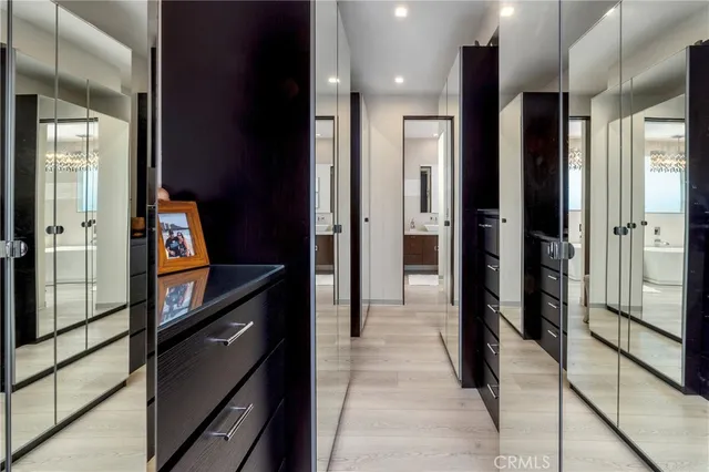 $2,990,000 | 29 West Neapolitan Lane, Long Beach, CA 90803