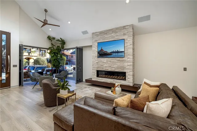 $2,990,000 | 29 West Neapolitan Lane, Long Beach, CA 90803