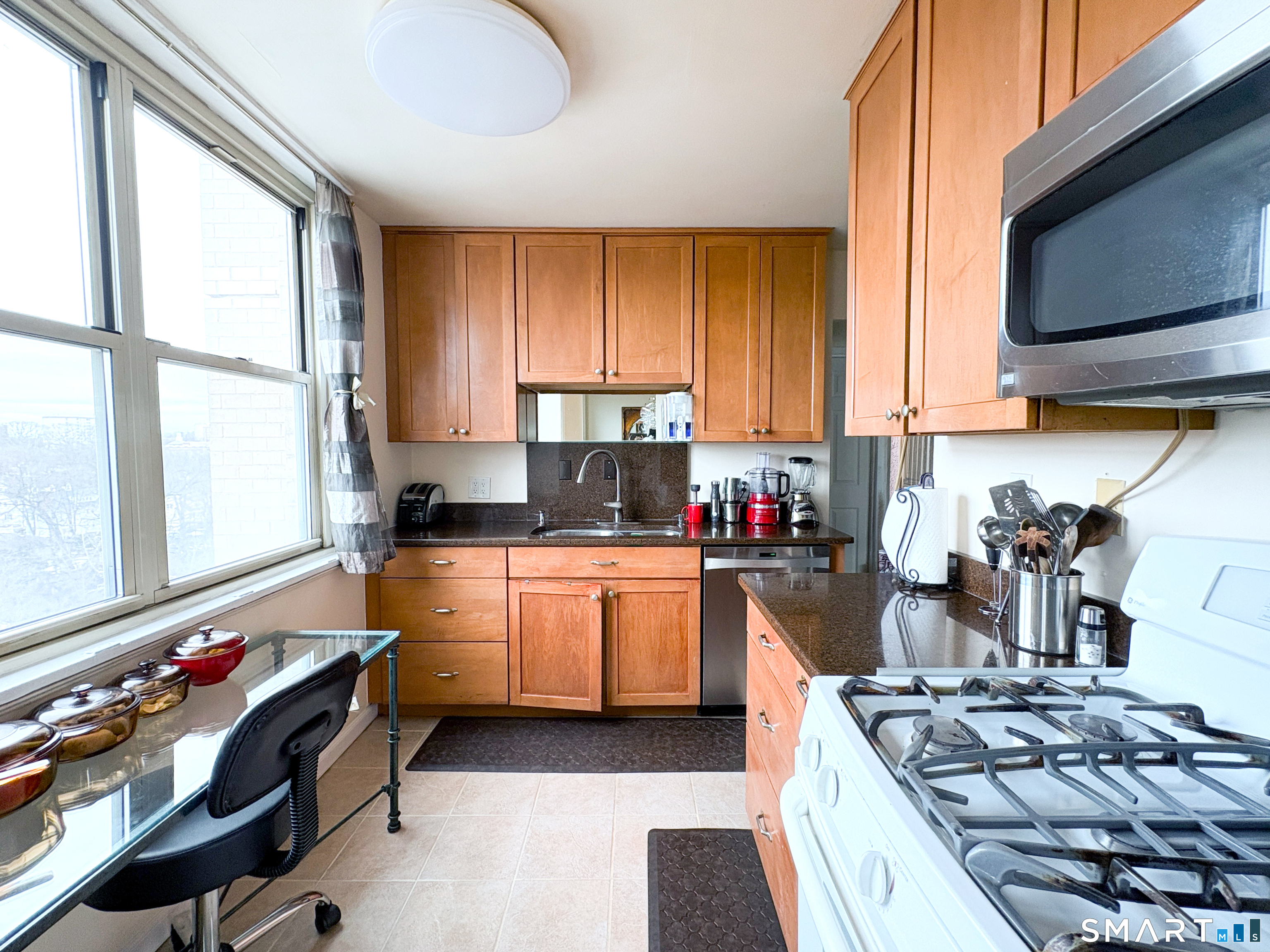 50 Glenbrook Road, Unit 9C Stamford, CT 06902 - Photo 3 of 20 a kitchen with a stove a sink and a microwave