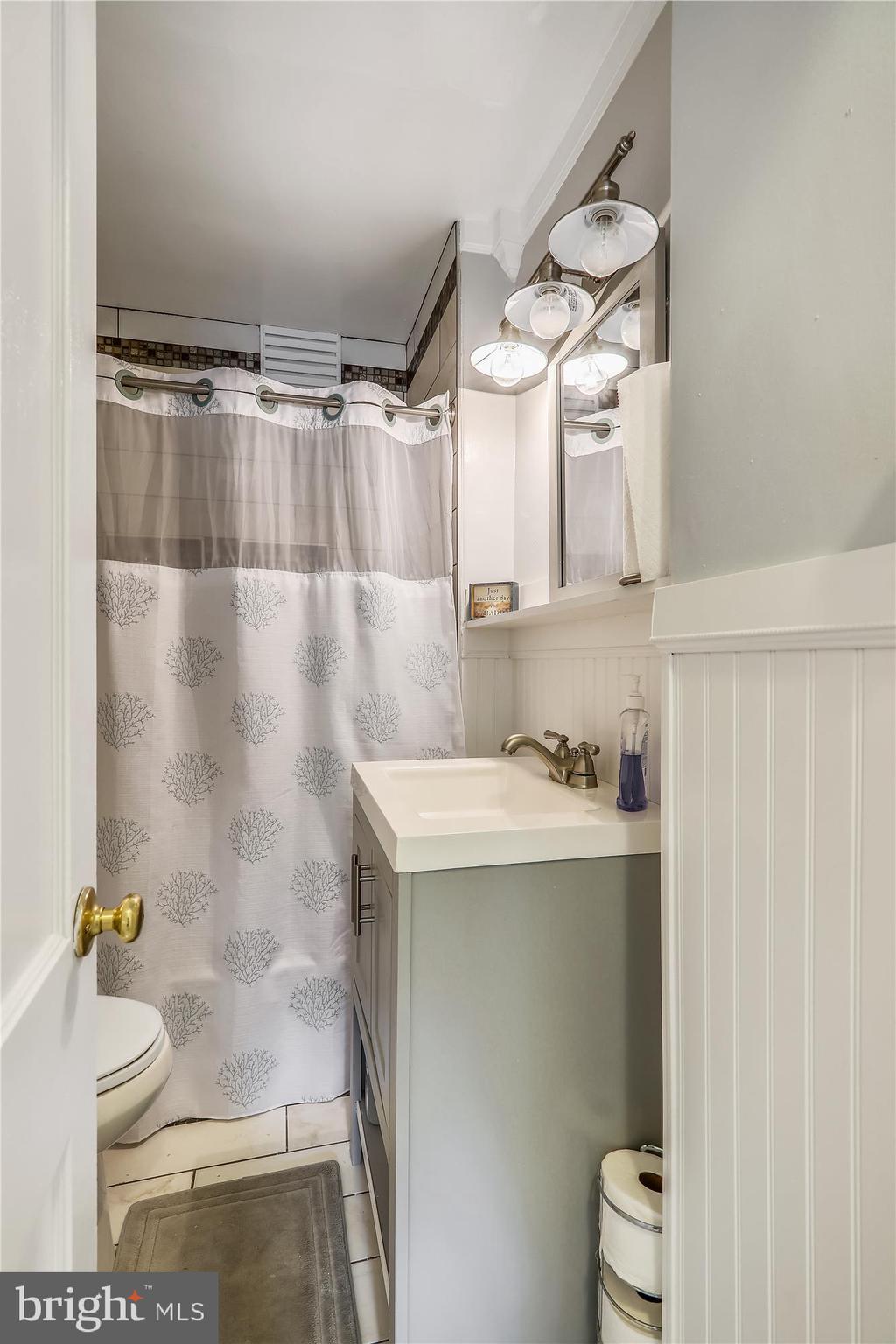 3413 Nimitz Road Kensington, MD 20895 - Photo 11 of 27 Main Level Full Bath