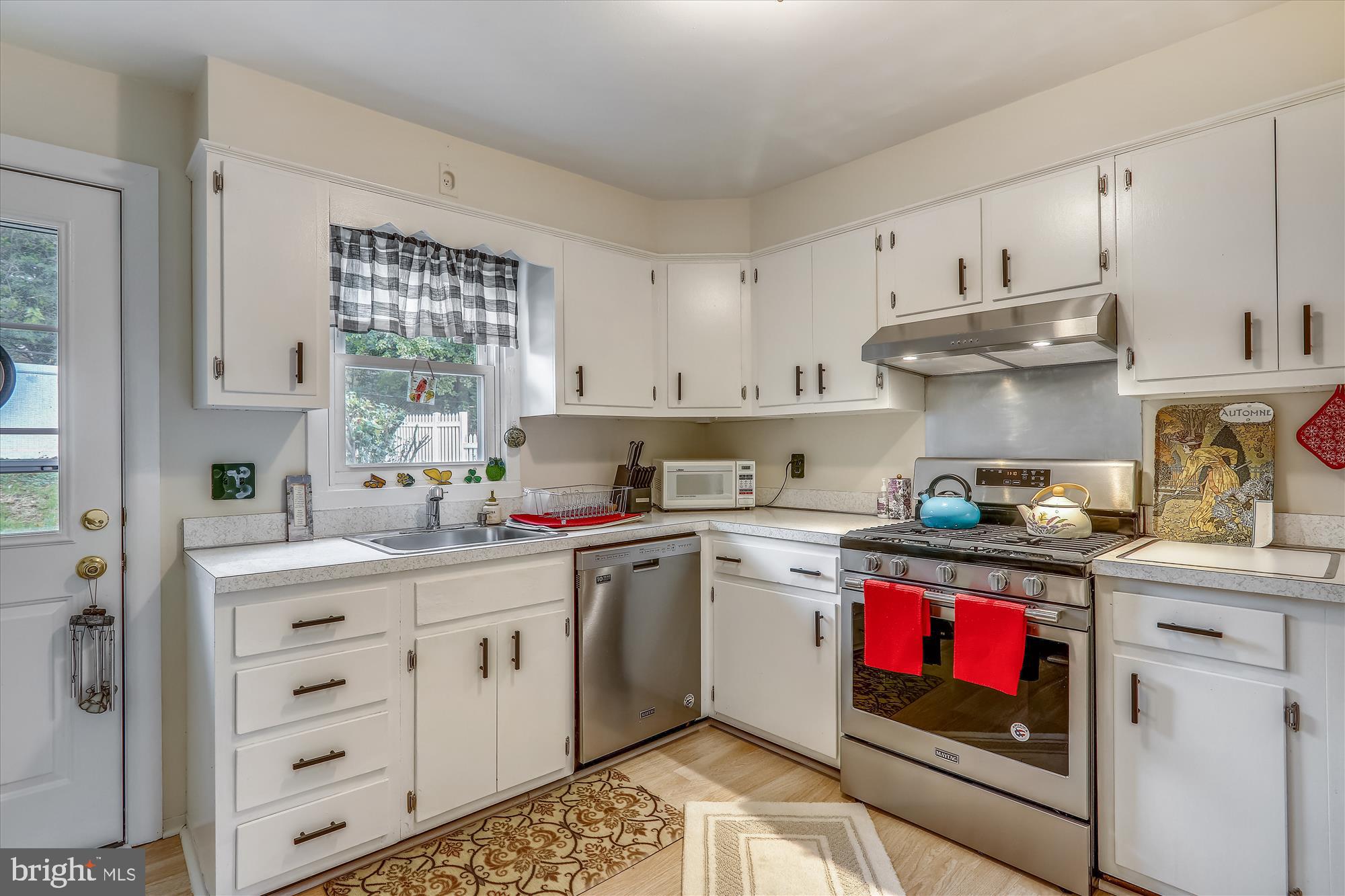 3413 Nimitz Road Kensington, MD 20895 - Photo 2 of 27 Kitchen