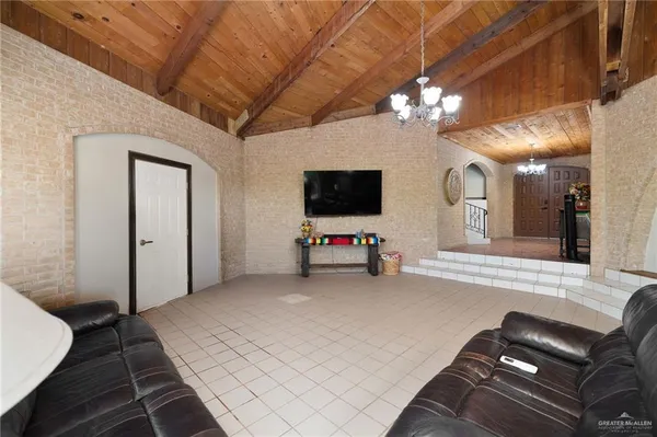 a view of a livingroom with furniture