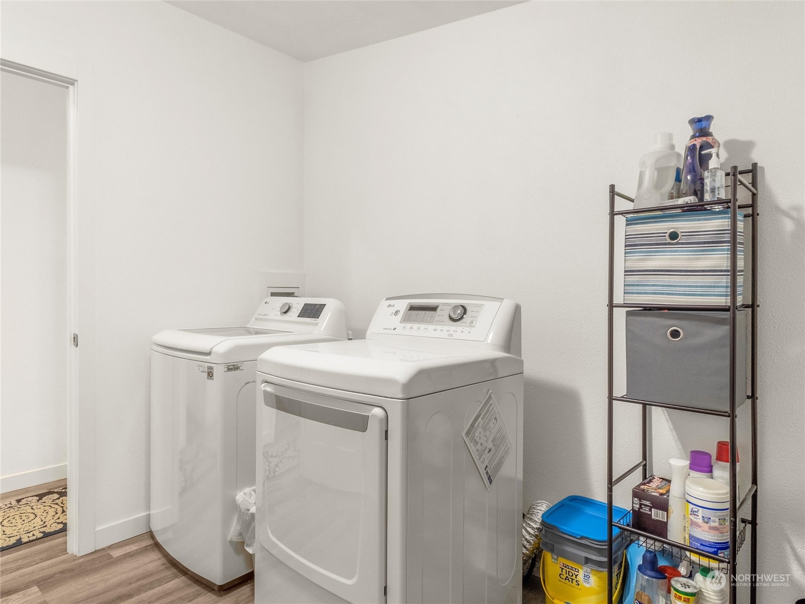 1400 West Deegan Road West Shelton, WA 98584 - Photo 28 of 40 a utility room with dryer and washer