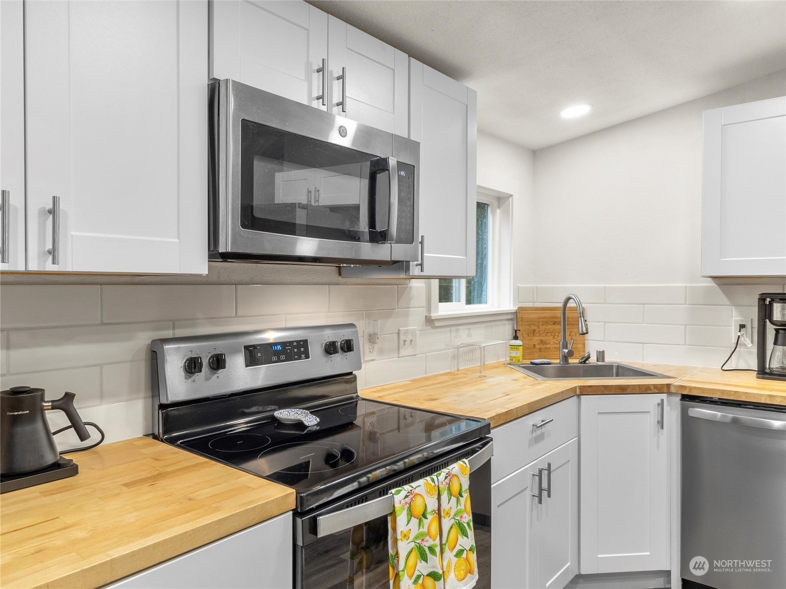 1400 West Deegan Road West Shelton, WA 98584 - Photo 4 of 40 a kitchen with sink cabinets and microwave
