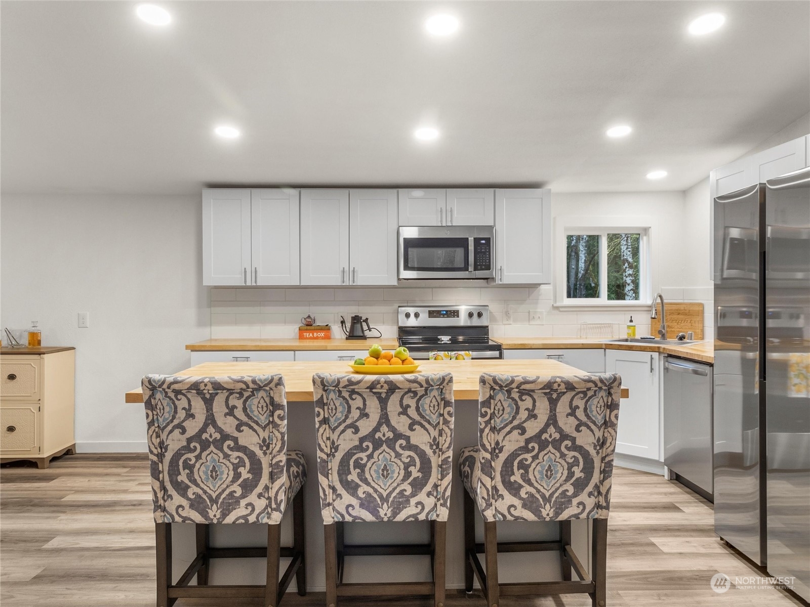 1400 West Deegan Road West Shelton, WA 98584 - Photo 5 of 40 a kitchen with a table chairs refrigerator and cabinets