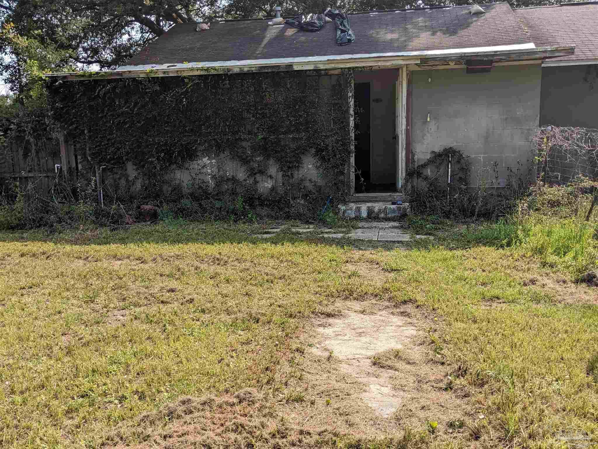 2430 Dog Track Road Pensacola, FL 32506 - Photo 4 of 14