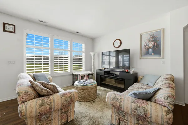$390,000 | 561 Autumn Circle, Pingree Grove, IL 60140