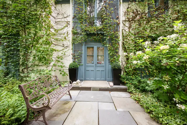 a view of entryway livingroom and hall
