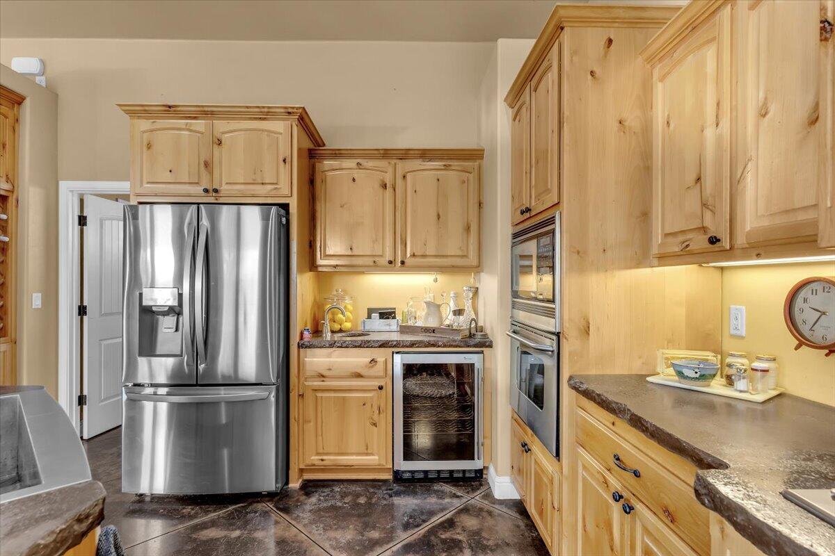 22099 Concept Way Anderson, CA 96007 - Photo 11 of 68 Kitchen