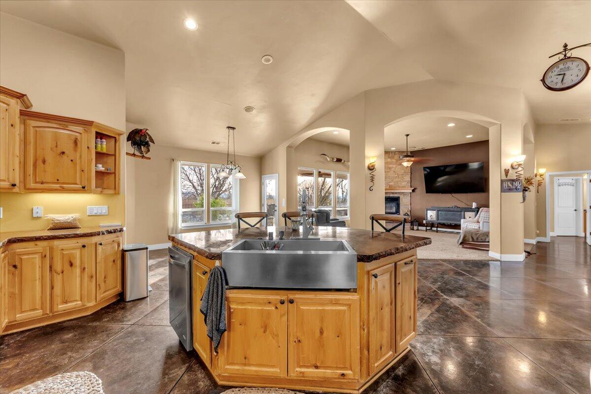 22099 Concept Way Anderson, CA 96007 - Photo 12 of 68 Kitchen