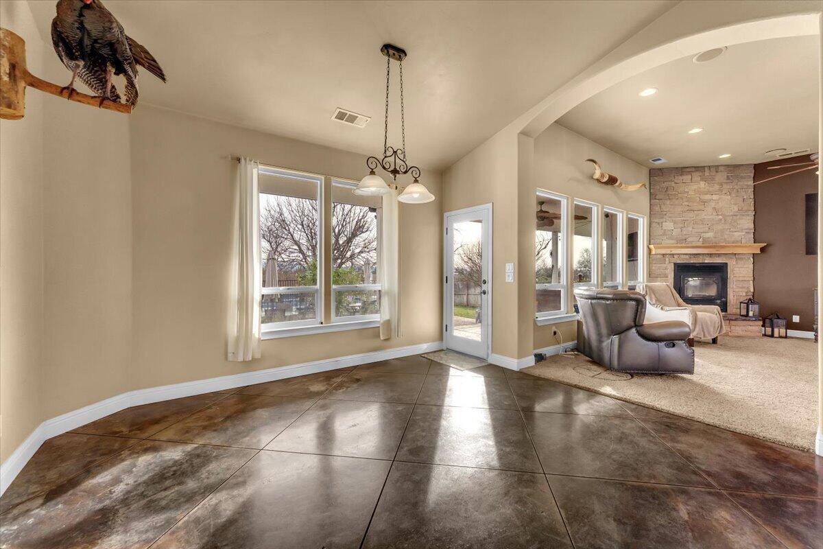 22099 Concept Way Anderson, CA 96007 - Photo 14 of 68 Dining Area