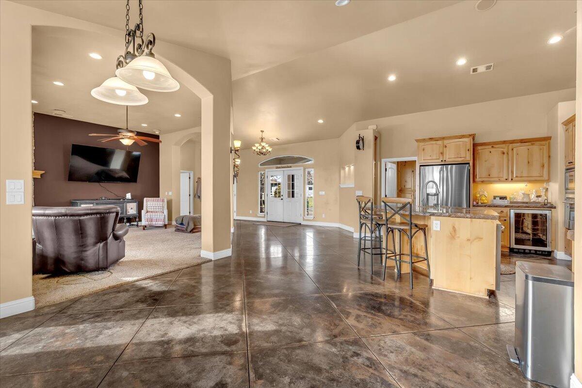 22099 Concept Way Anderson, CA 96007 - Photo 15 of 68 Dining Area