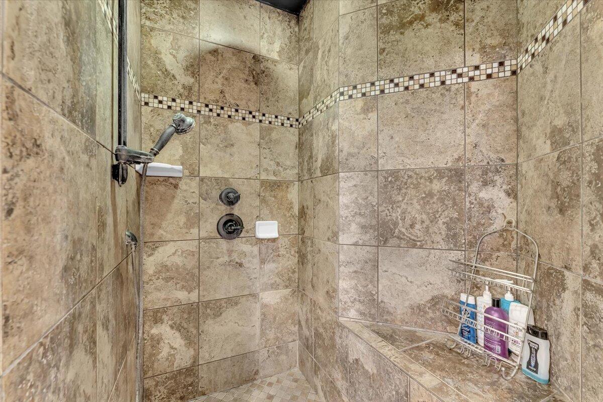 22099 Concept Way Anderson, CA 96007 - Photo 20 of 68 Walk-In Shower
