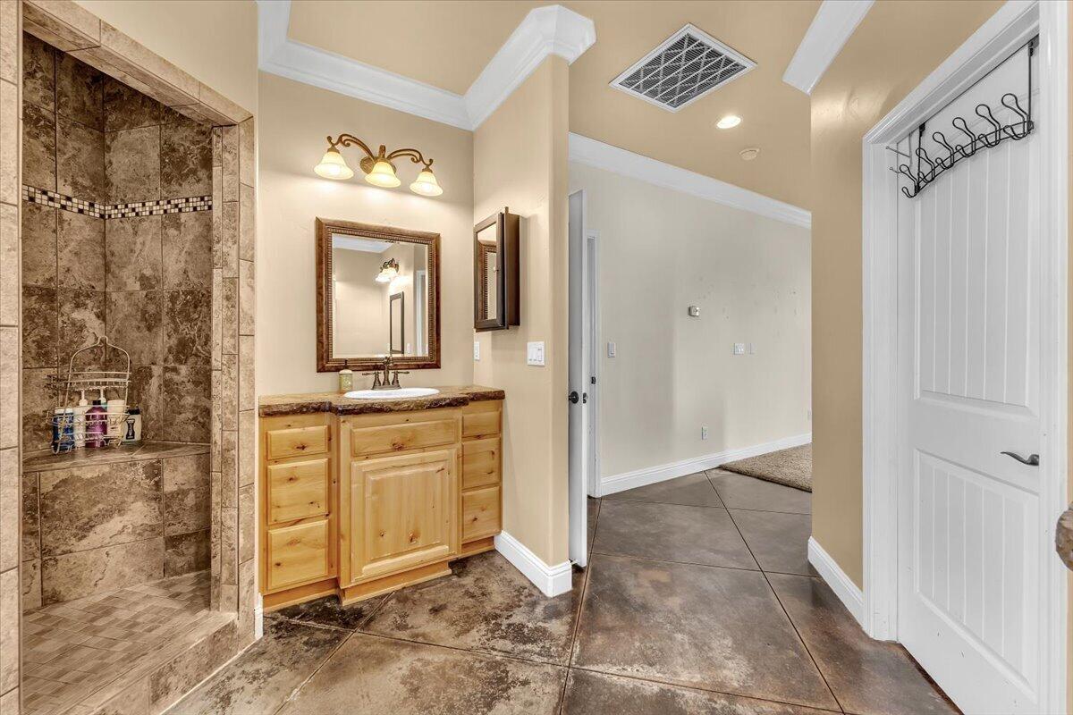 22099 Concept Way Anderson, CA 96007 - Photo 21 of 68 Bathroom