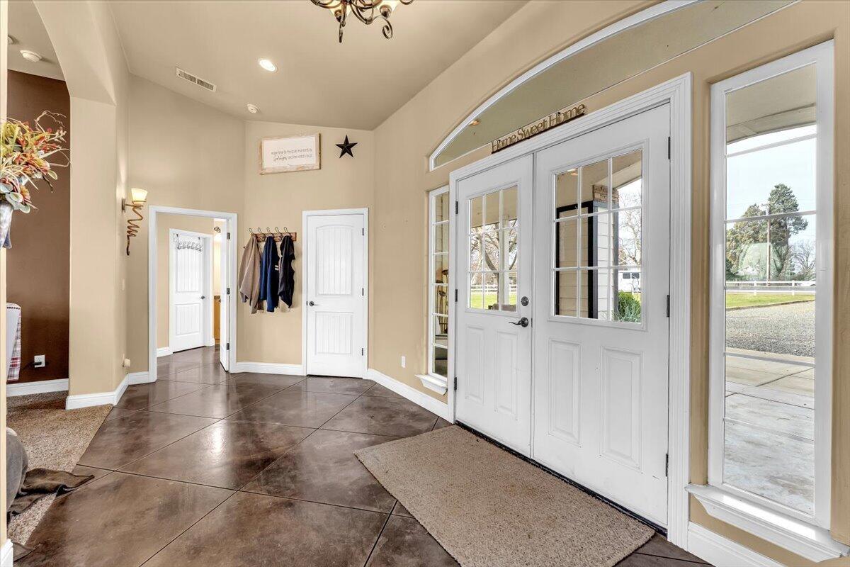 22099 Concept Way Anderson, CA 96007 - Photo 4 of 68 Entry