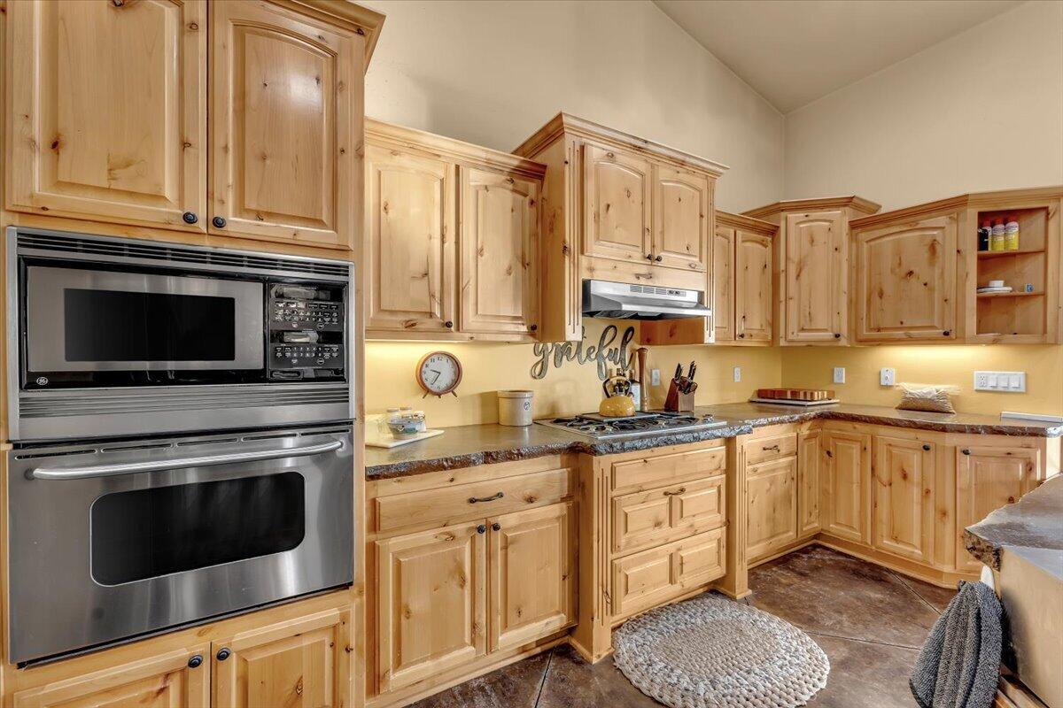 22099 Concept Way Anderson, CA 96007 - Photo 10 of 68 Kitchen