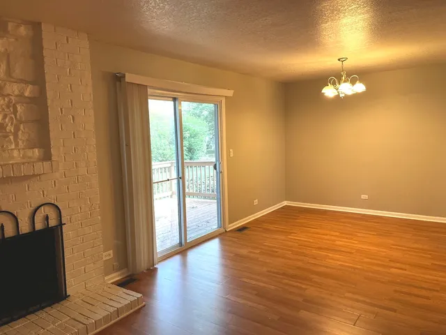 a view of a house with backyard and garden