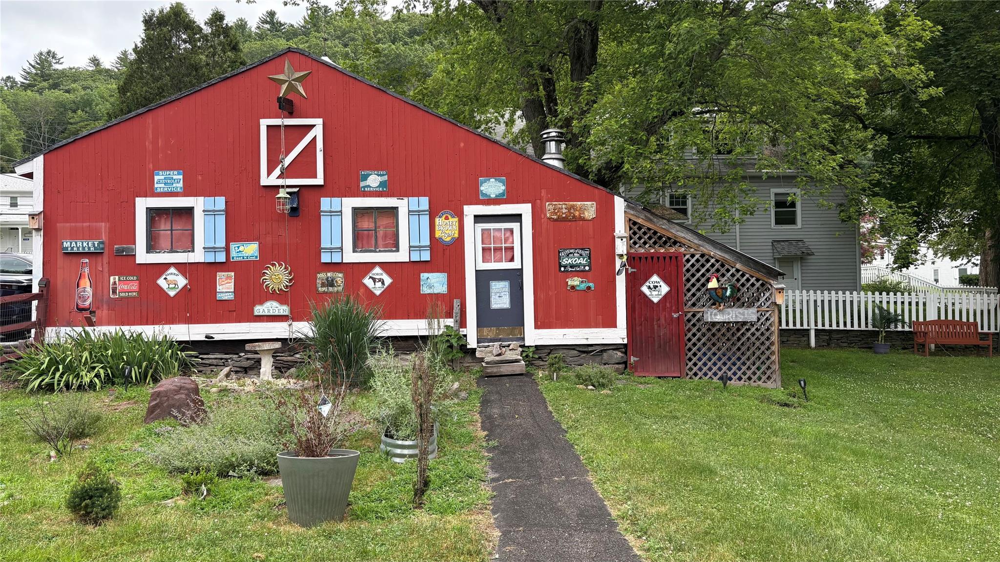 21 Mitchell Avenue Callicoon, NY 12723 - Photo 7 of 33 Side of garage