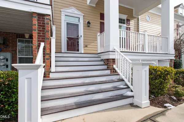 a view of a house with entryway and stairs