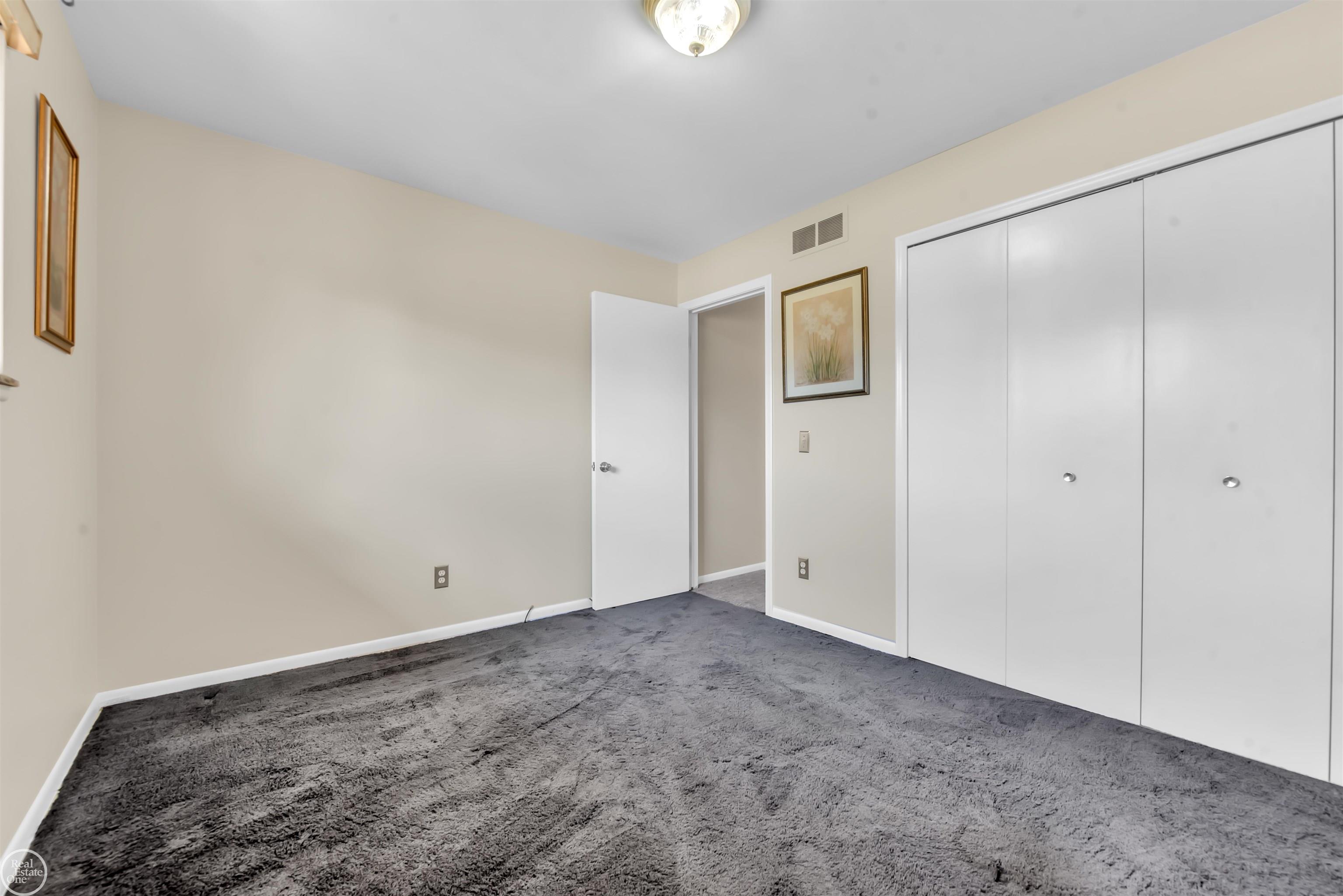 31316 Hayes Road Fraser, MI 48026 - Photo 15 of 31 50096934-14.JPG