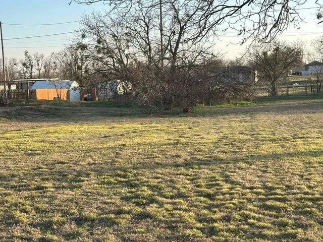 $13,299 | 908 East Garrison Avenue, Electra, TX 76360