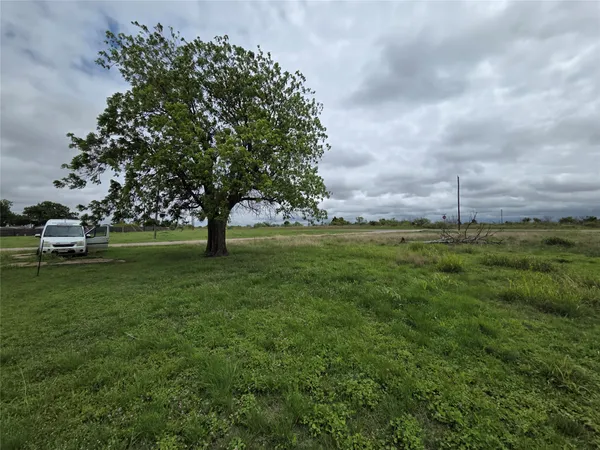 $13,299 | 908 East Garrison Avenue, Electra, TX 76360