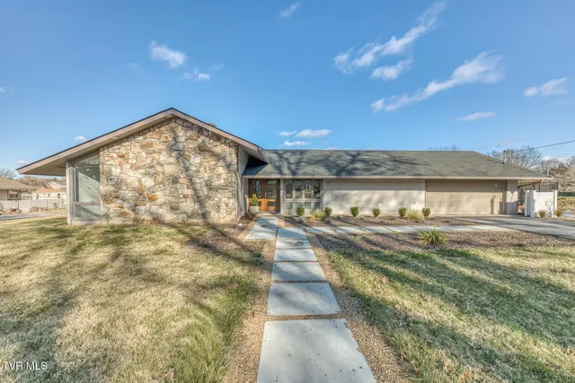 $525,000 | 715 Hollyhill Road, Johnson City, TN 37604