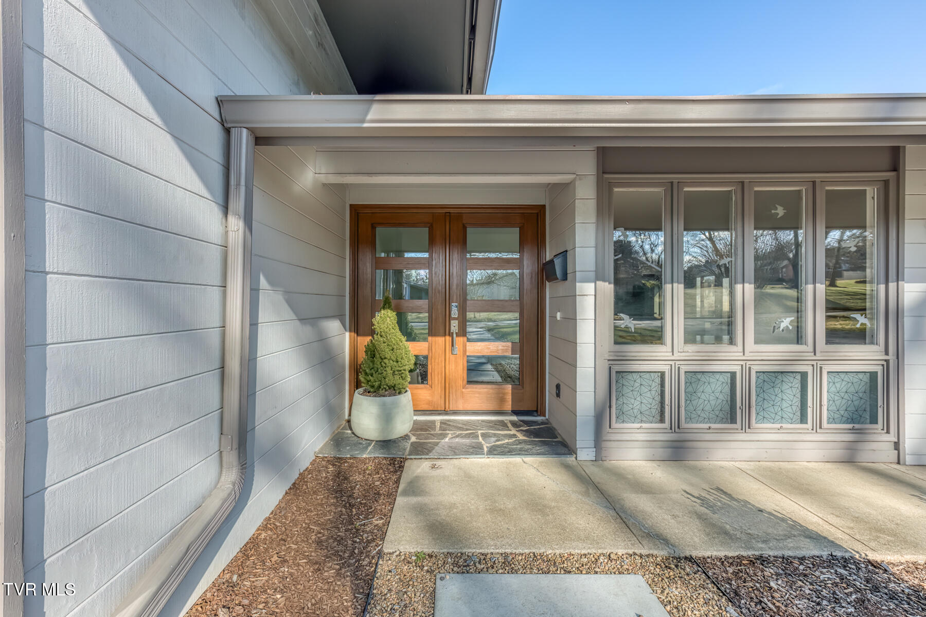 715 Hollyhill Road Johnson City, TN 37604 - Photo 2 of 60 715 Hollyhill Rd-2