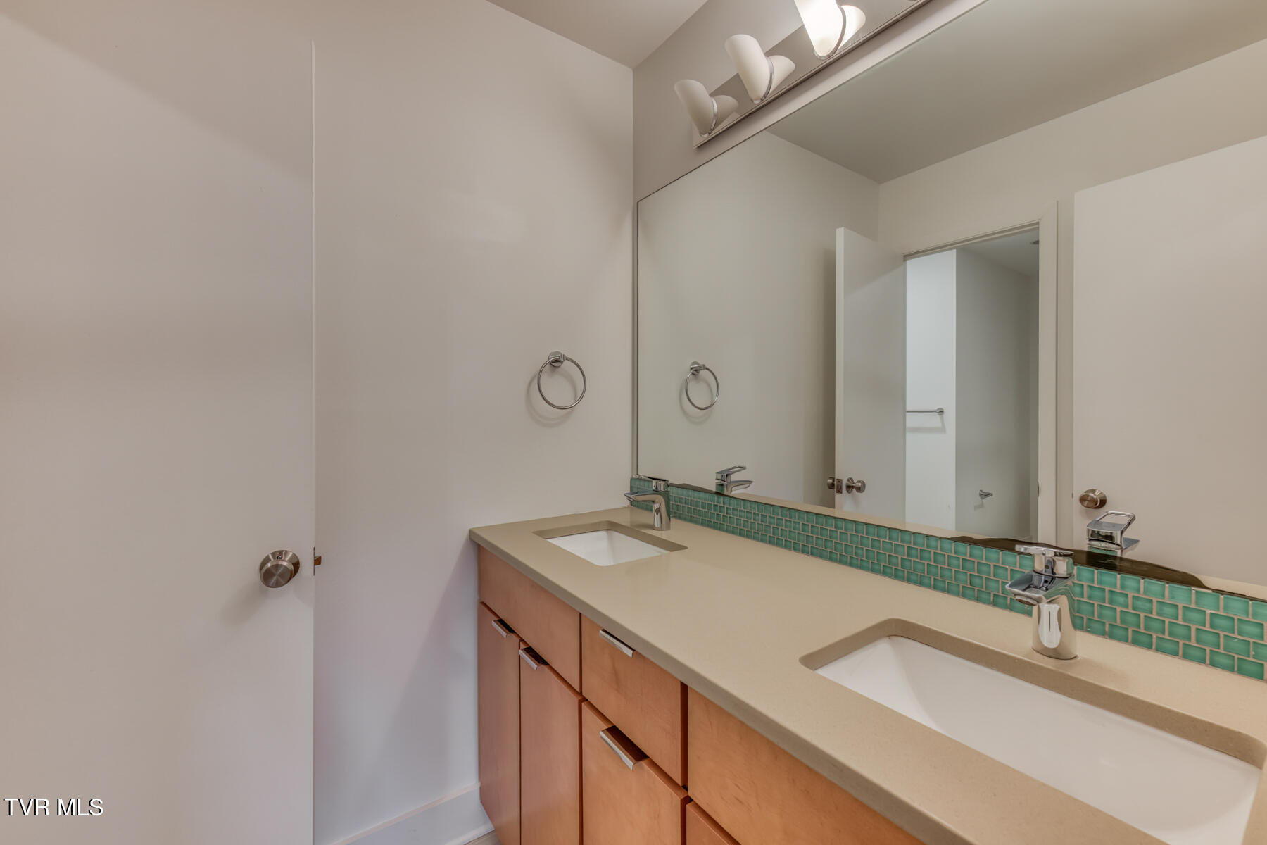 715 Hollyhill Road Johnson City, TN 37604 - Photo 37 of 60 715 Hollyhill Rd-37