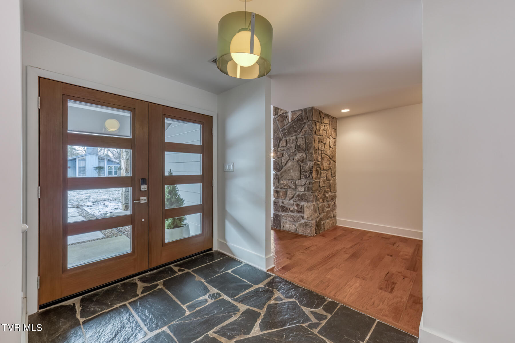 715 Hollyhill Road Johnson City, TN 37604 - Photo 5 of 60 715 Hollyhill Rd-5