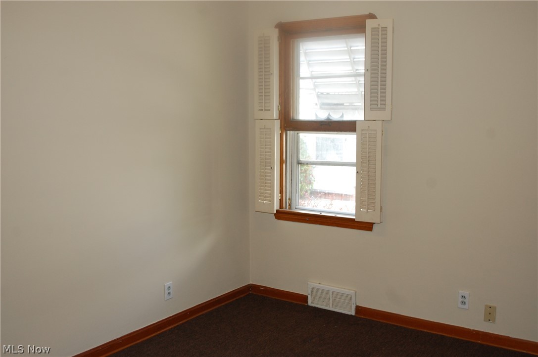 5212 Snow Road Cleveland, OH 44134 - Photo 18 of 35