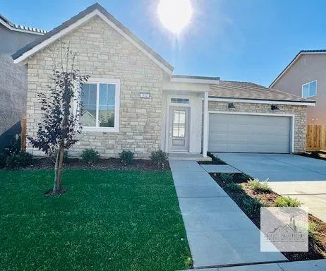 $2,595 | 334 Aria Avenue South, Madera, CA 93636