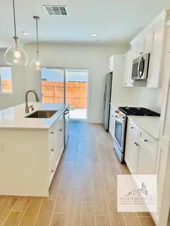 $2,595 | 334 Aria Avenue South, Madera, CA 93636