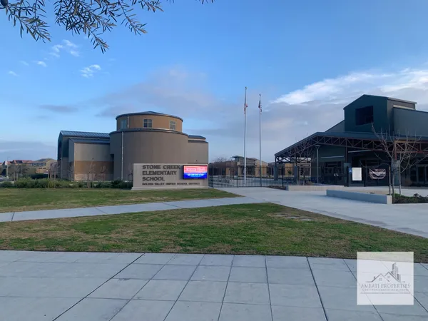 $2,595 | 334 Aria Avenue South, Madera, CA 93636