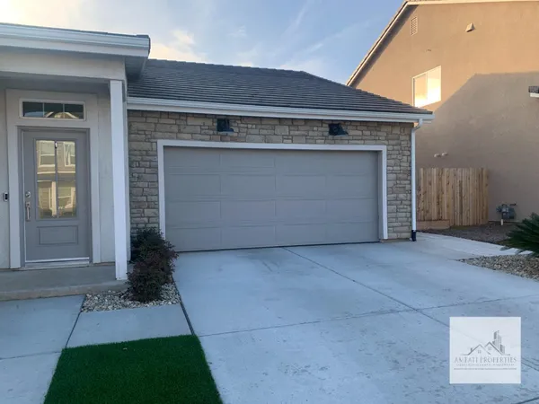 $2,595 | 334 Aria Avenue South, Madera, CA 93636