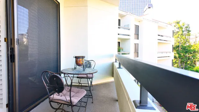 $999,000 | 2131 Century Park Lane, Unit 301, Los Angeles, CA 90067