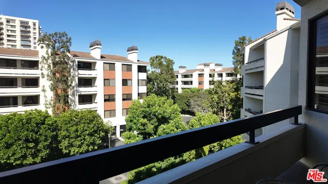 $999,000 | 2131 Century Park Lane, Unit 301, Los Angeles, CA 90067