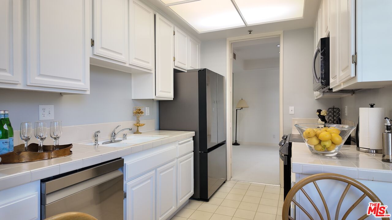 2131 Century Park Lane, Unit 301 Los Angeles, CA 90067 - Photo 8 of 29