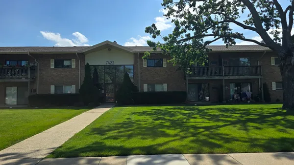 $165,000 | 7422 Brookdale Drive, Unit 111, Darien, IL 60561