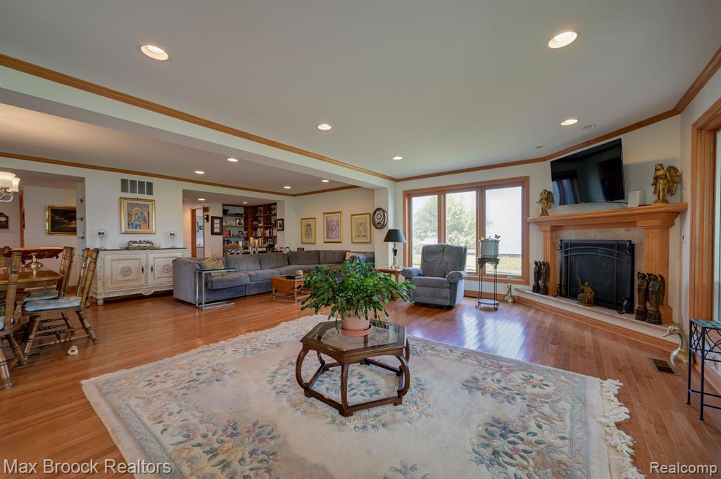 9245 North River Road Algonac, MI 48001 - Photo 12 of 37 Gallery Image 12