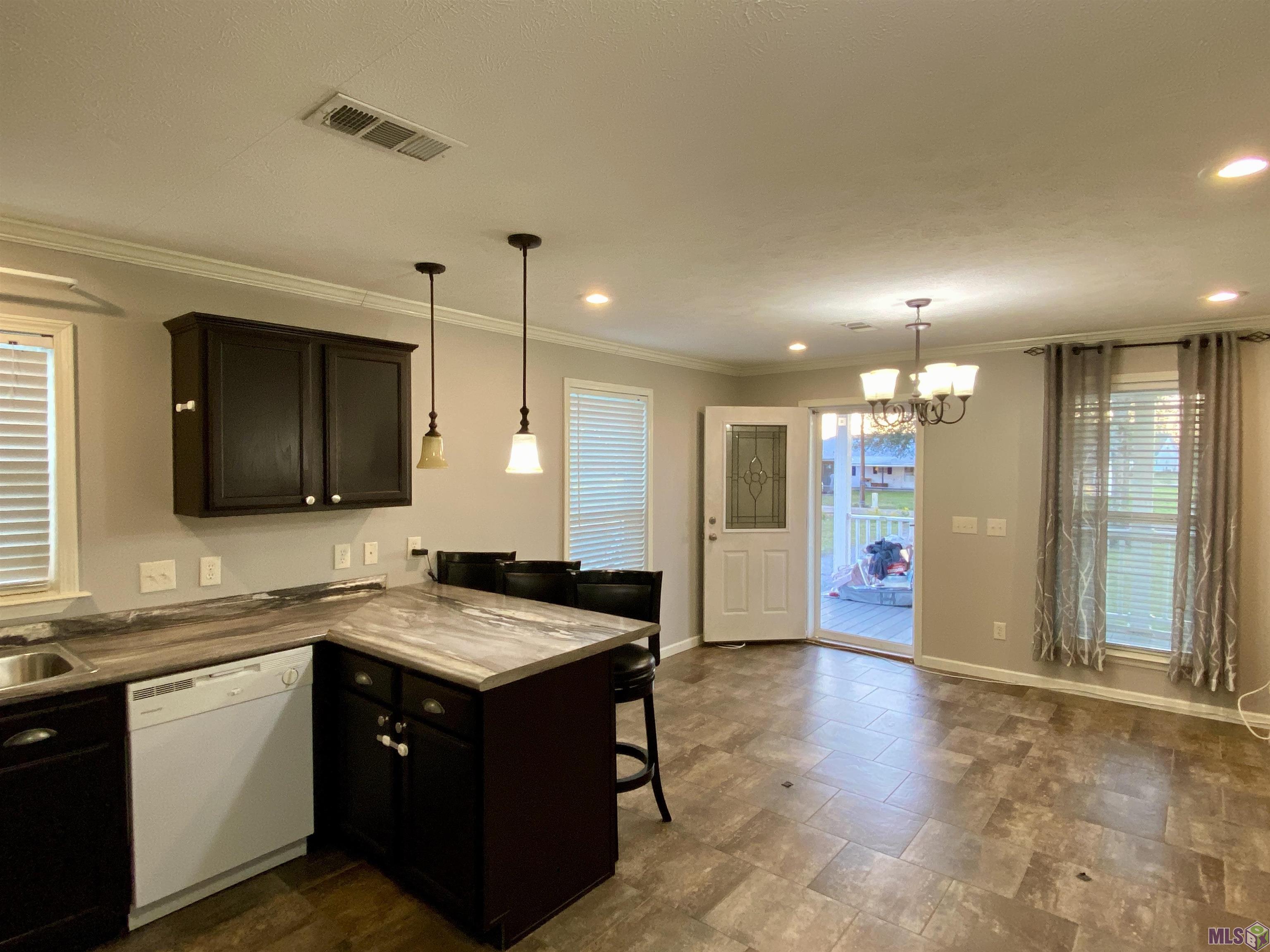 16524 Larry Johnson Road Prairieville, LA 70769 - Photo 5 of 18 Gallery Image 5