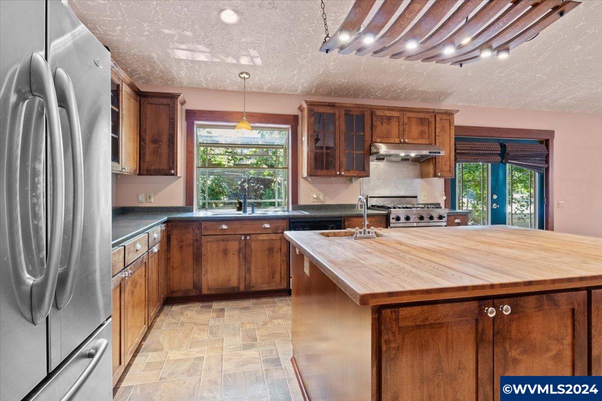 560 Southwest Hayter Street Dallas, OR 97338 - Photo 14 of 48 Gallery Image 14