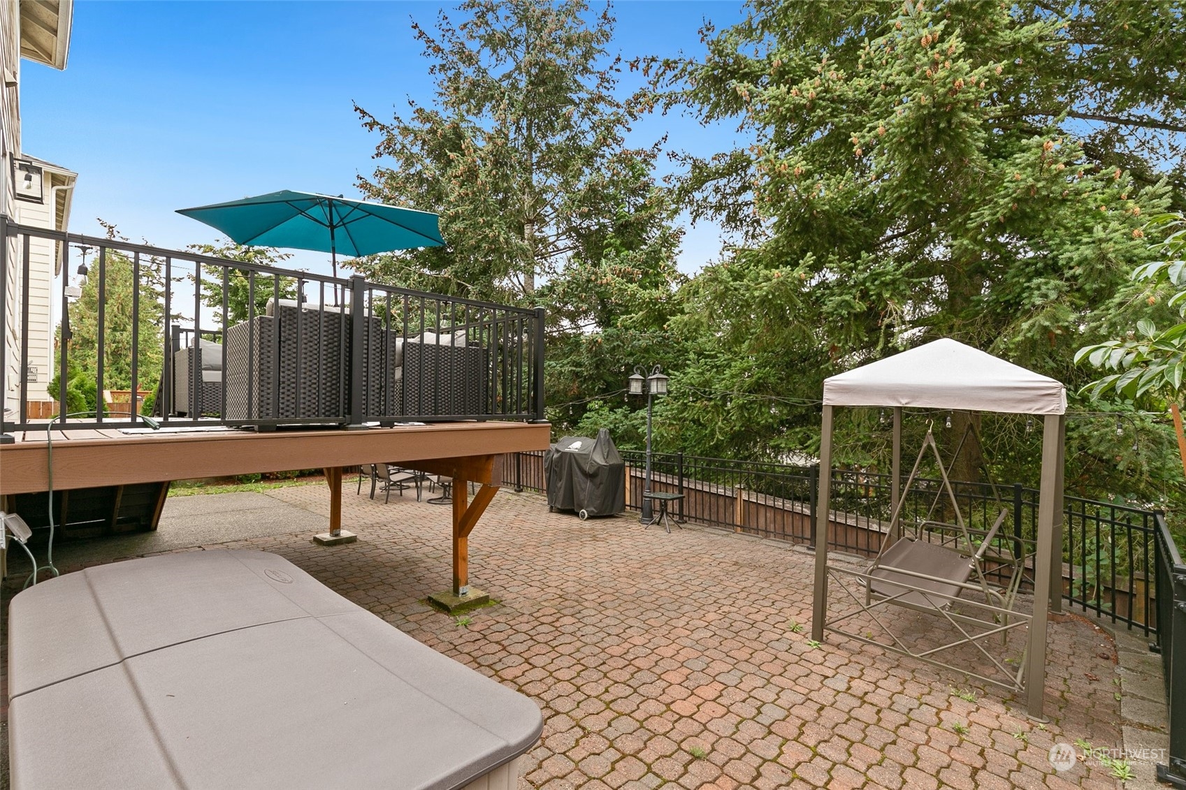 573 Field Place Northeast Renton, WA 98059 - Photo 32 of 34 a backyard view with a seating space