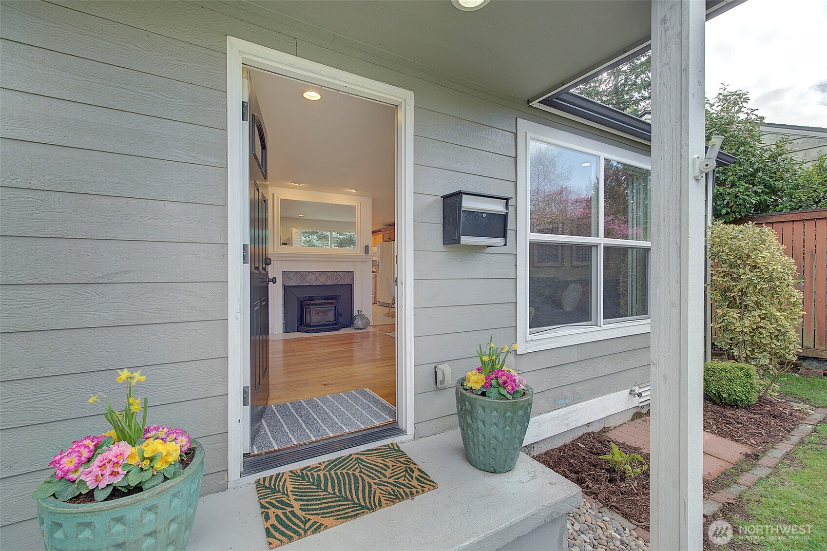 7940 17th Avenue Southwest Seattle, WA 98106 - Photo 2 of 33