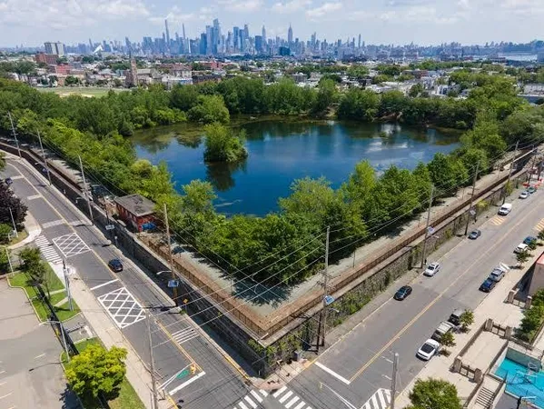 $3,300 | 200 Central Avenue, Unit C1, Jersey City, NJ 07307