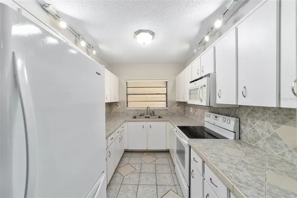 $1,300 | 3401 East Fort King Street, Unit 202, Ocala, FL 34470