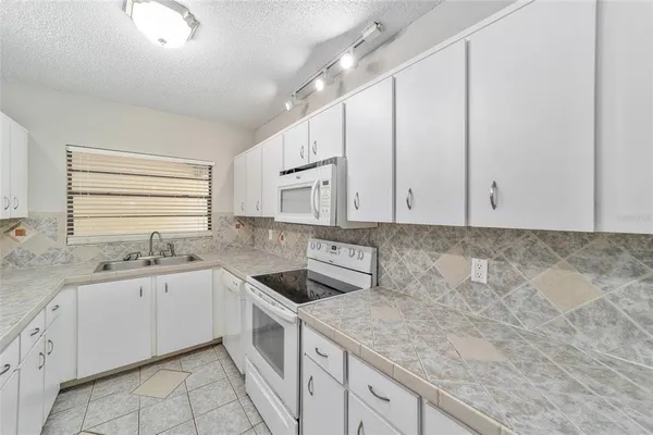 $1,300 | 3401 East Fort King Street, Unit 202, Ocala, FL 34470