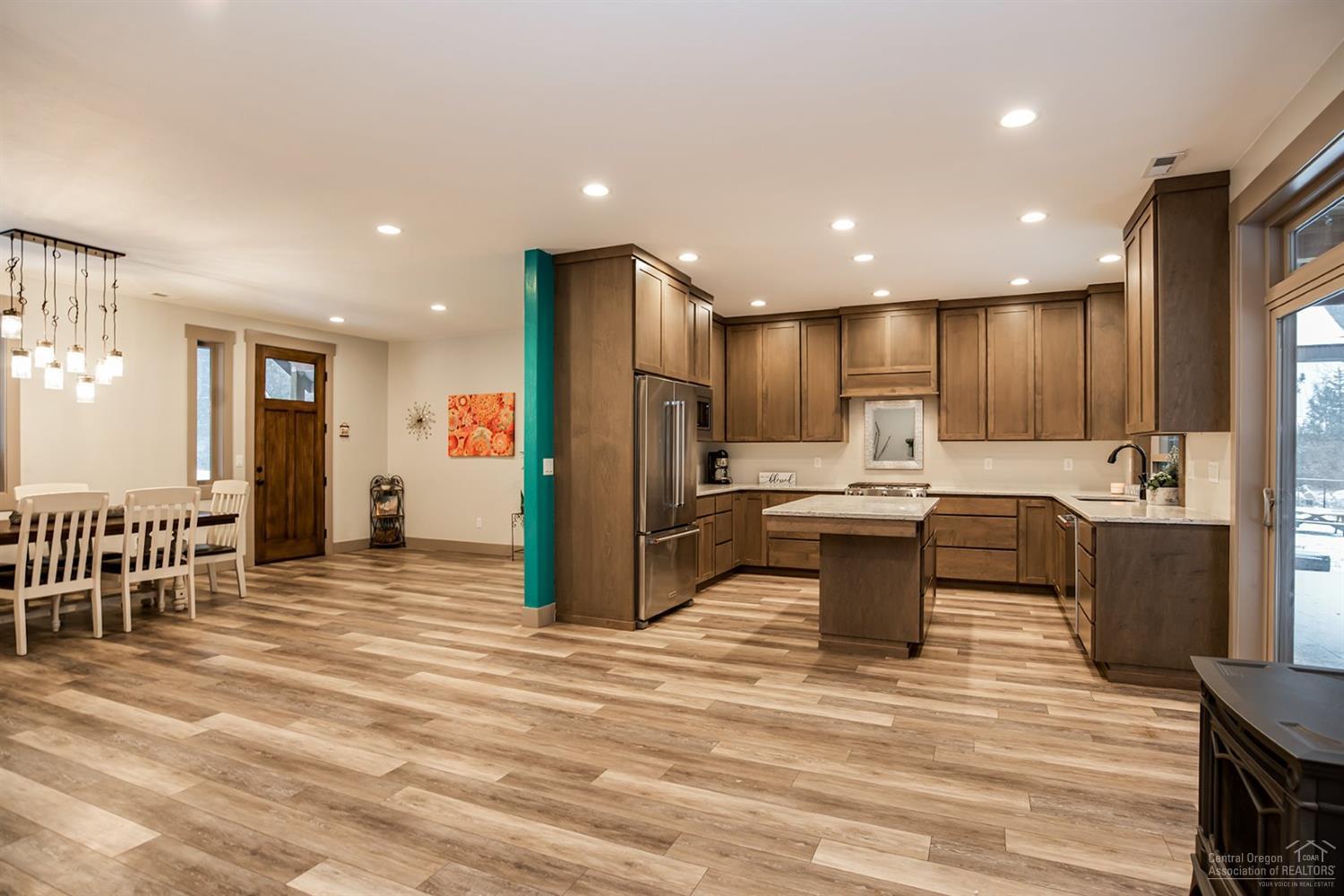17325 Elsinore Road Bend, OR 97707 - Photo 5 of 25 Stunning open kitchen