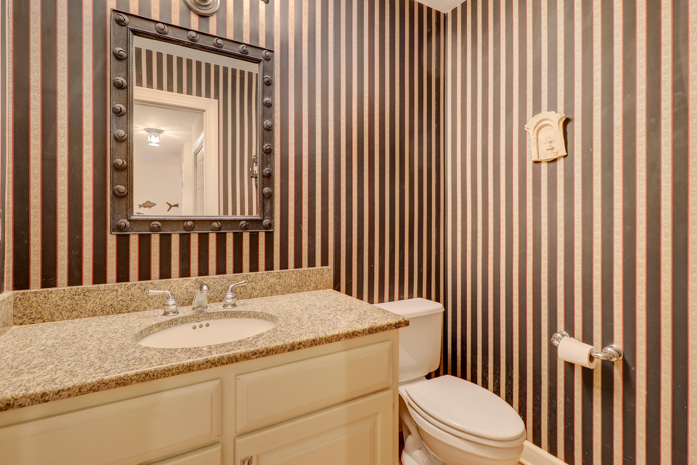 7797 Seafield Road Meggett, SC 29449 - Photo 12 of 91 7797 Seafield Rd_LuxImg_0109